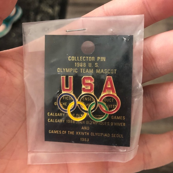 1988 VINTAGE USA OLYMPICS GOLD COLLECTORS PIN - Deadstock! - Picture 1 of 2